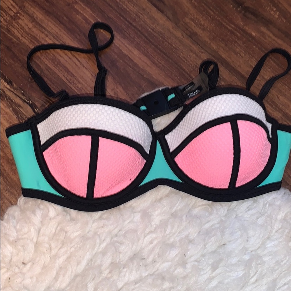 Small Triangle top
